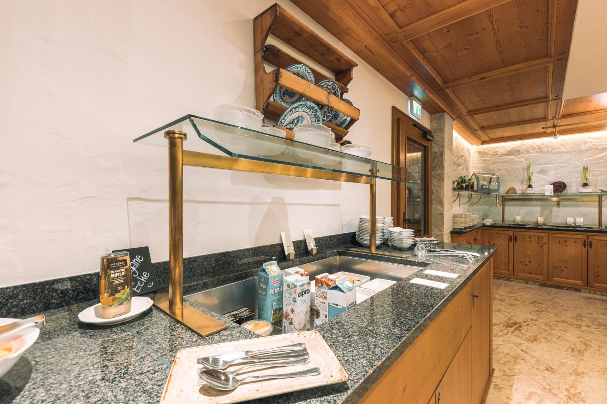 Hotel Olympia Ischgl Bagian luar foto